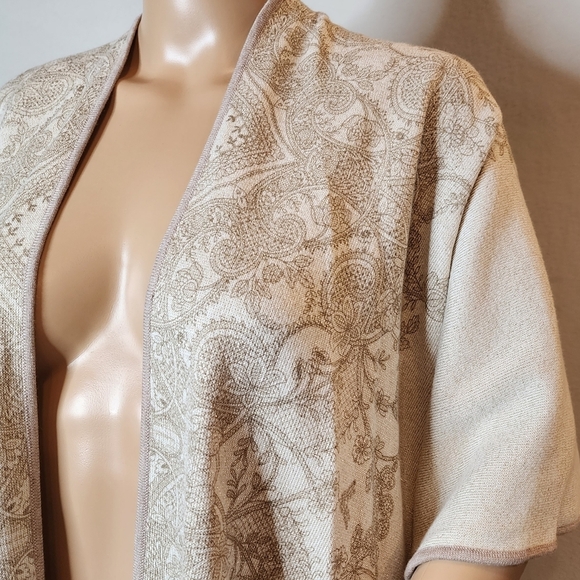 NWT Chico's Reversible Button-Detail Ruana. Tan/Metallic Gold. Size S/M (O/S) - Picture 13 of 17